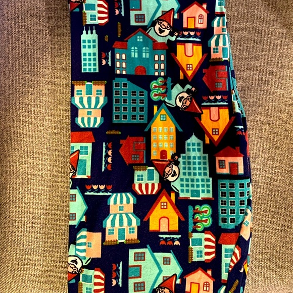 LulaRoe TC gnome leggings - Picture 1 of 1